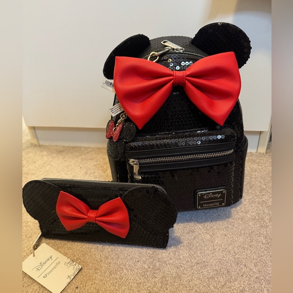Disney Minnie Mouse Black sequins Loungefly Mini Backpack with heart logo wallet main image 5